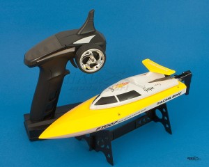 Zdalnie sterowana motorówka FT007